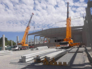 Montaje de vigas en una nave en la provincia de Granada